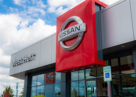 Nissan Motor Co., which is headquartered in Yokohama City, Japan, makes Nissan automobiles. The company’s North American headquarters is located in Franklin, Tenn., according to th...